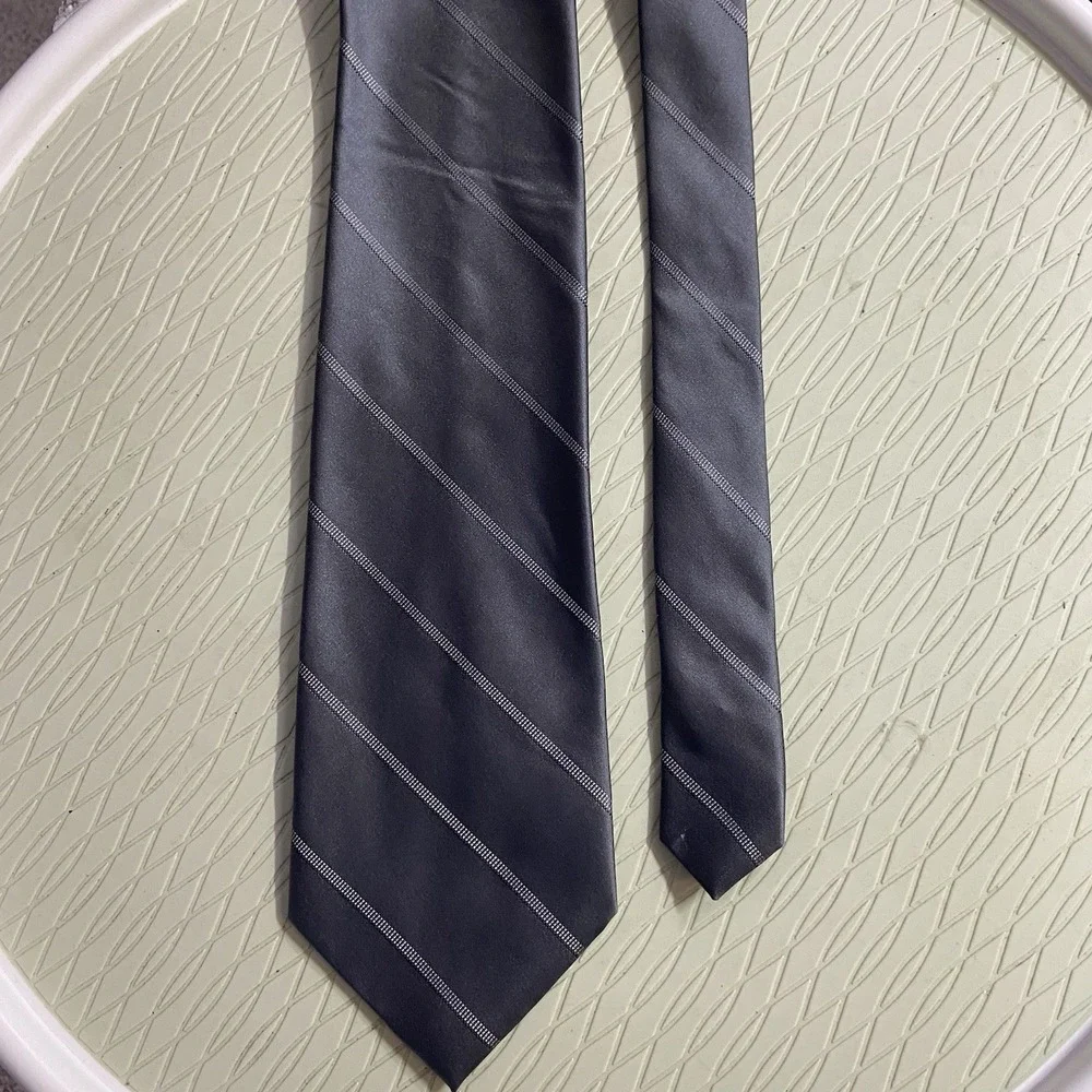 Calvin Klein Striped Mens Tie 100% Silk Gray 58